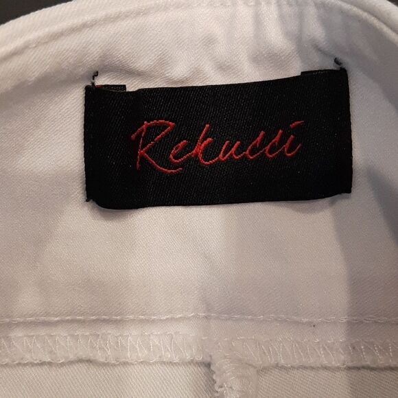 Rekucci White Stretchy Bermuda Shorts NWOT - Picture 2 of 7